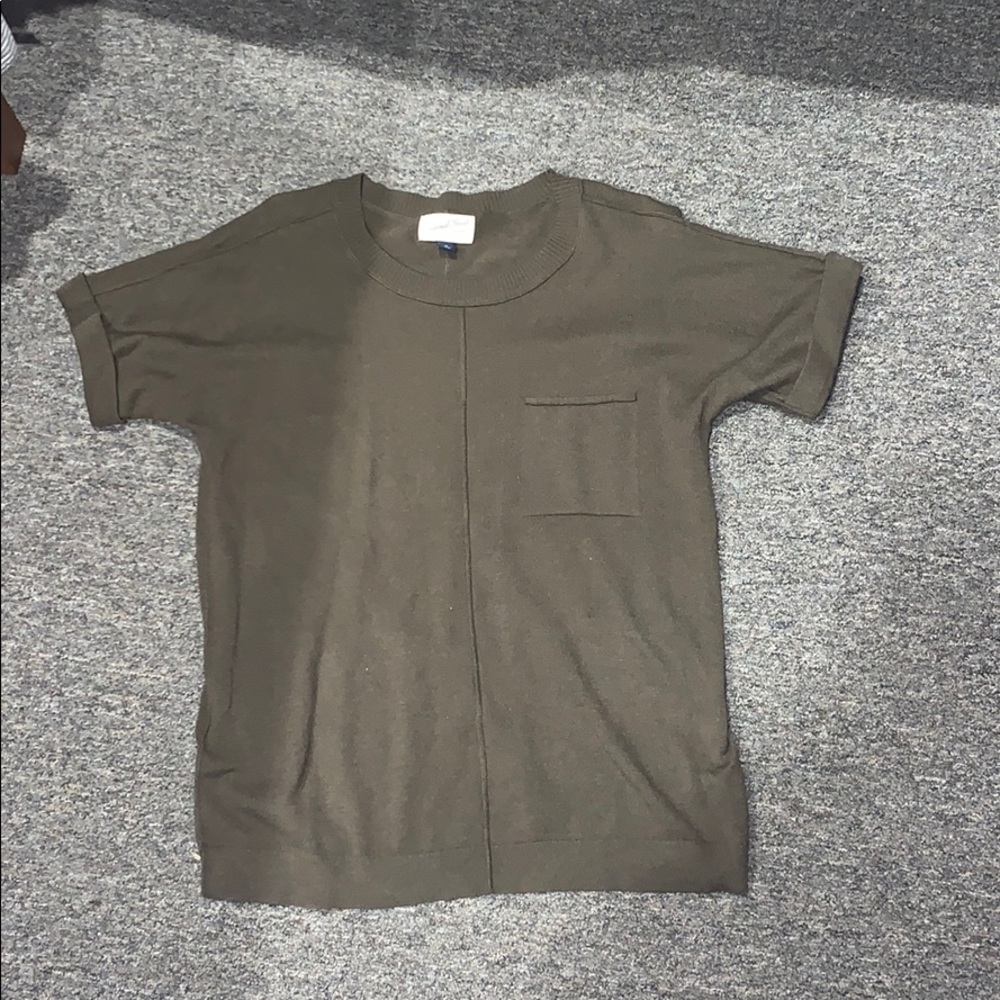 Army green short sleeve shirt